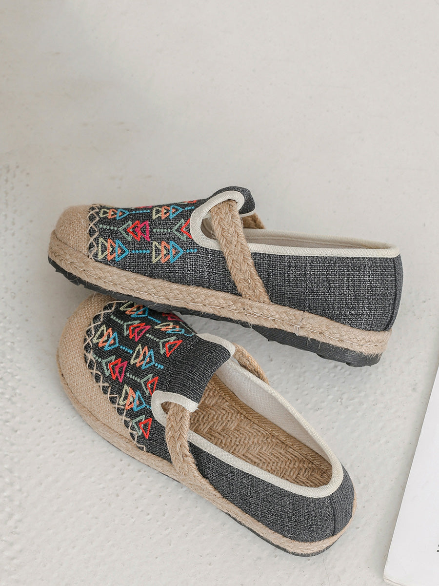 Women Ethnic Triangle Embroidery Canvas Shoes