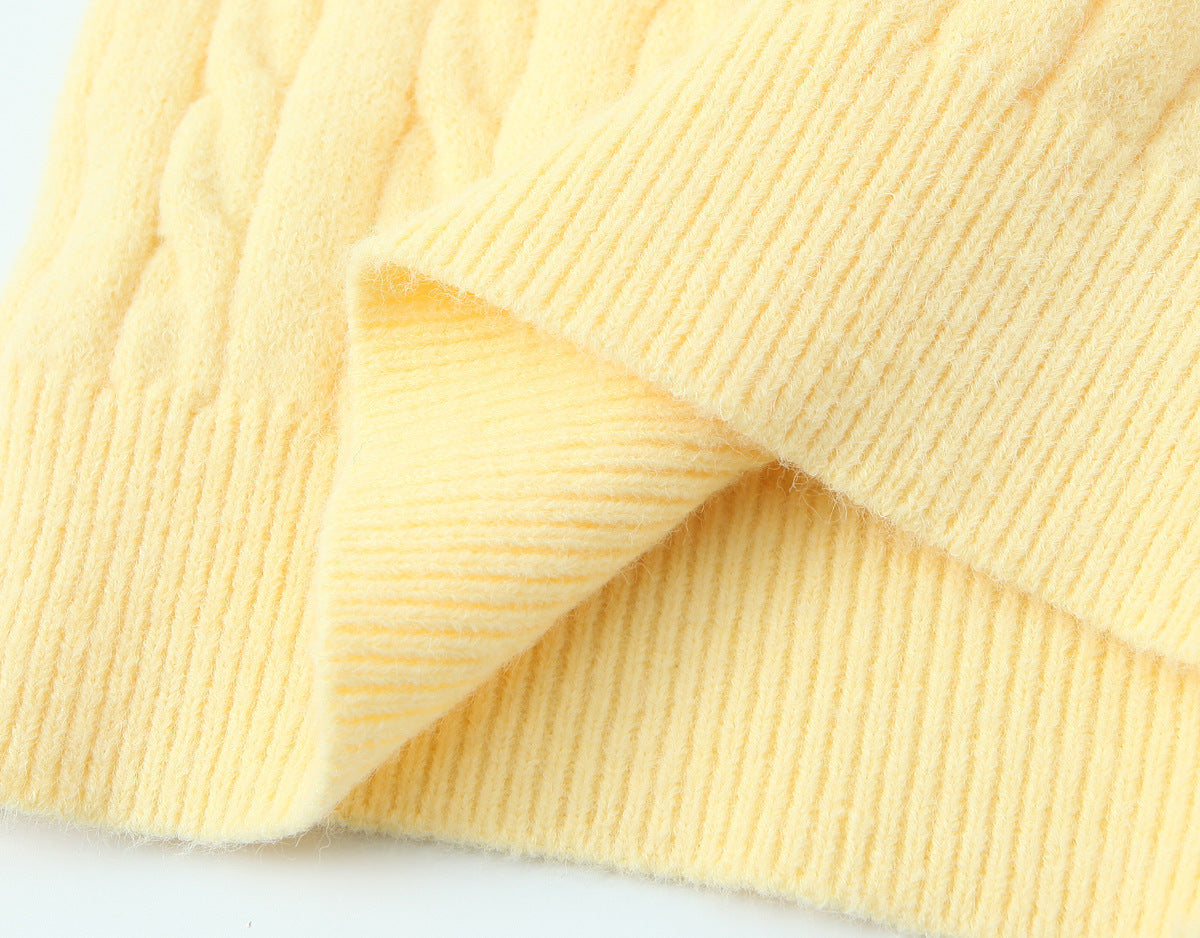 Long Sleeve Polyester Sweater For Women With Round Neck And Single Breasted Closure