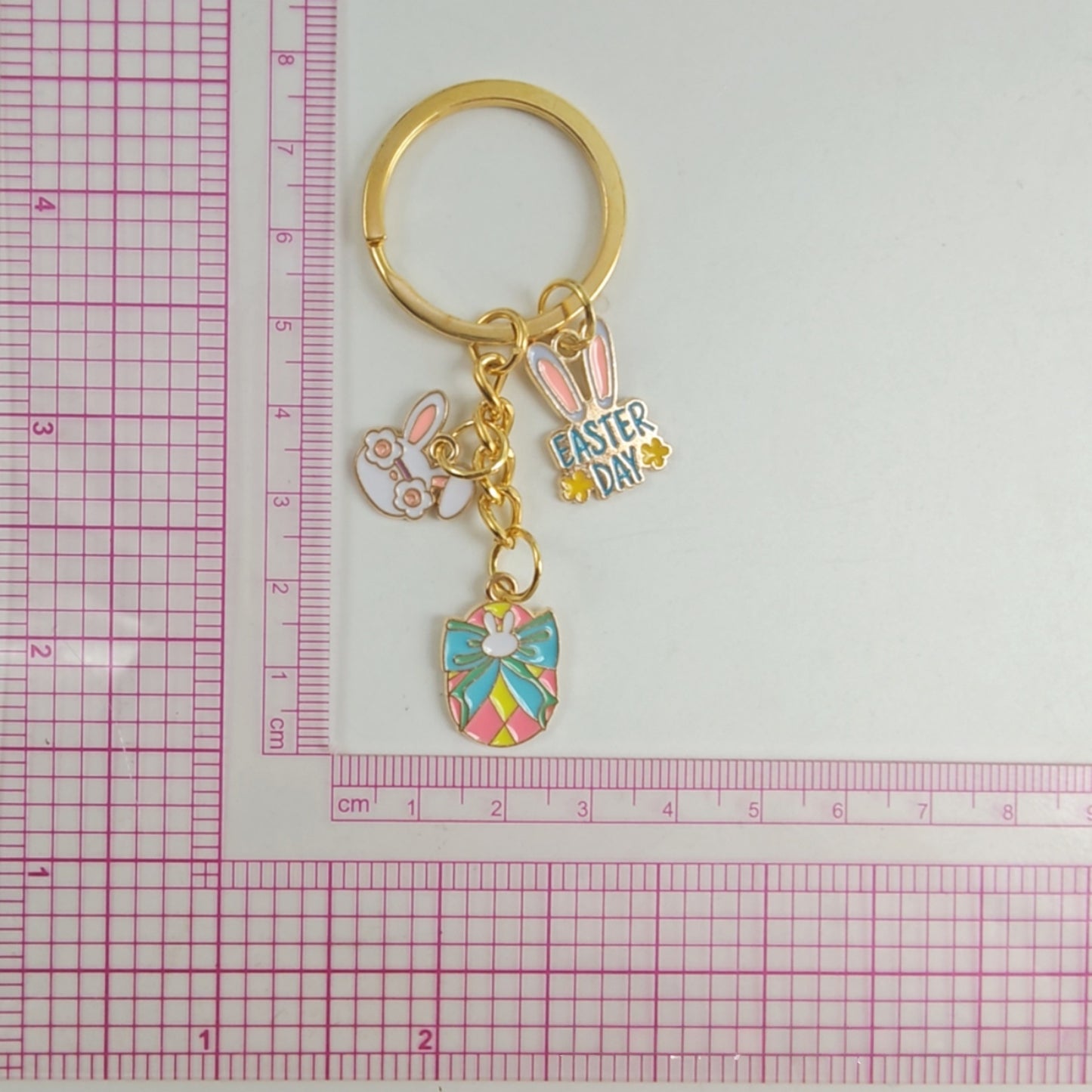 Easter Egg Keychain In Alloy Featuring Rabbit Pattern, Perfect For Holiday Accessories