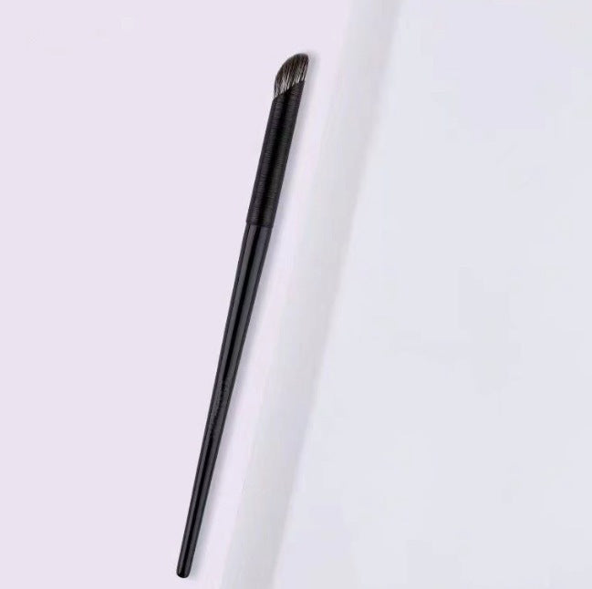 1 Piece Eyeshadow Brush With Plastic Handgrip Featuring Soft Artificial Fiber For Precise Makeup Application