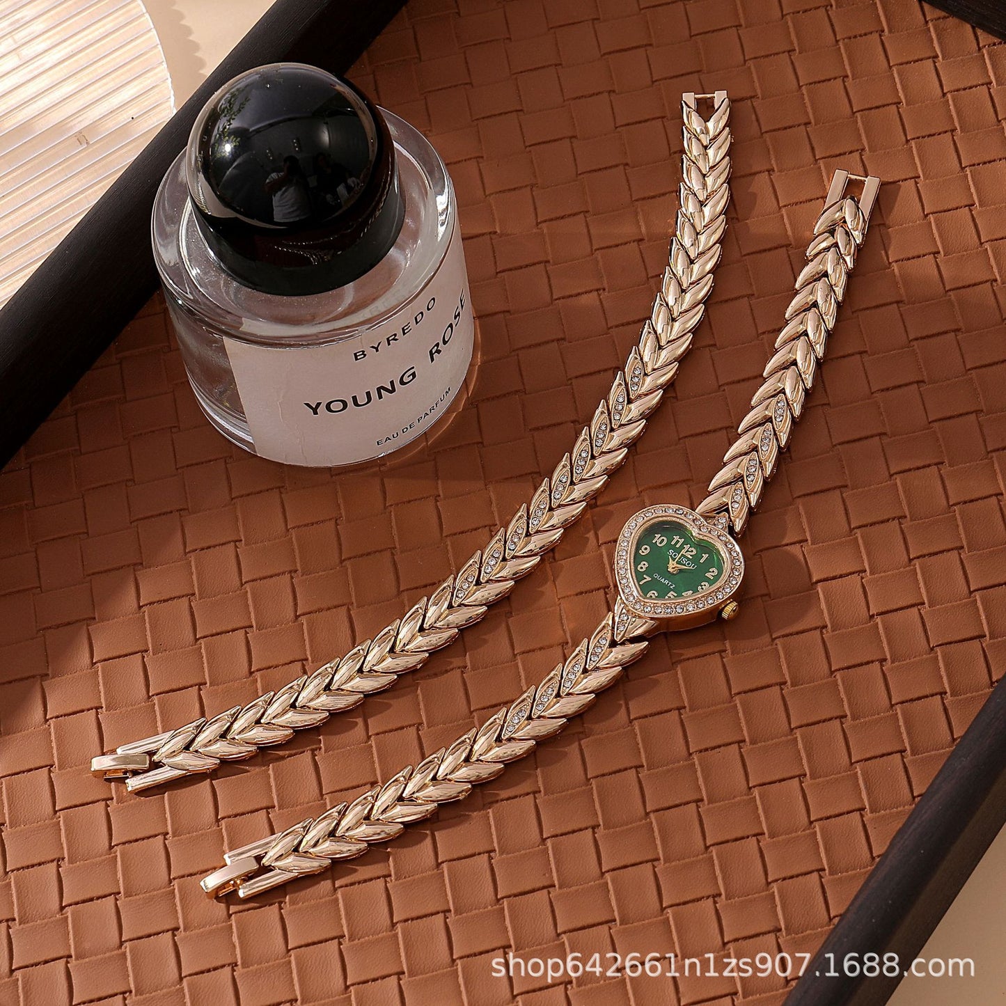 Women's Quartz Watch With Stainless Steel Strap And Buckle, Featuring Tempered Glass Mirror And Pointer Display