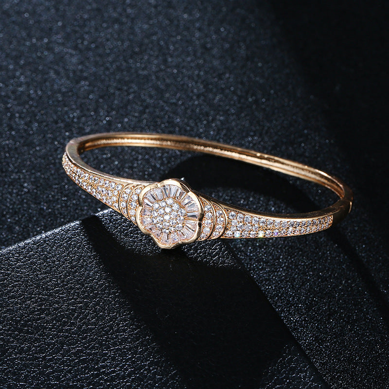 Simple Style Flowers Inlay Bangle In Copper With Real Gold Electroplated Finish