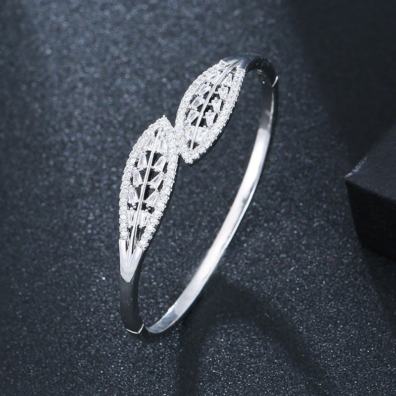 Leaves Pattern Copper Bangle With Real Gold Electroplated Finish In Elegant Gold, 1 Set