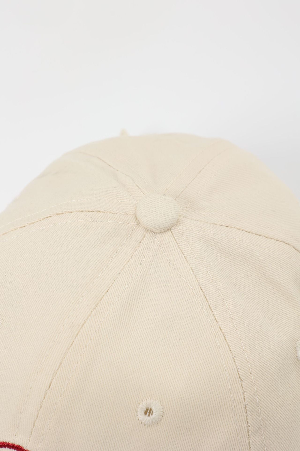 Retro Women’s Breathable Baseball Cap With Curved Brim Featuring Embroidered Smiley Face Design In Cotton