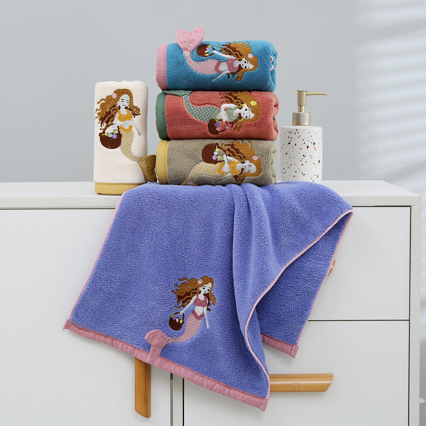 Soft And Absorbent Towels For Everyday Use, Available In Multiple Colors And Sizes