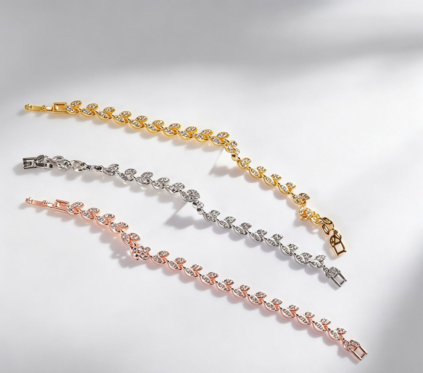 Simple Style Leaf Bracelet For Women In Rose Gold Featuring Alloy Chain With Rhinestone Inlay