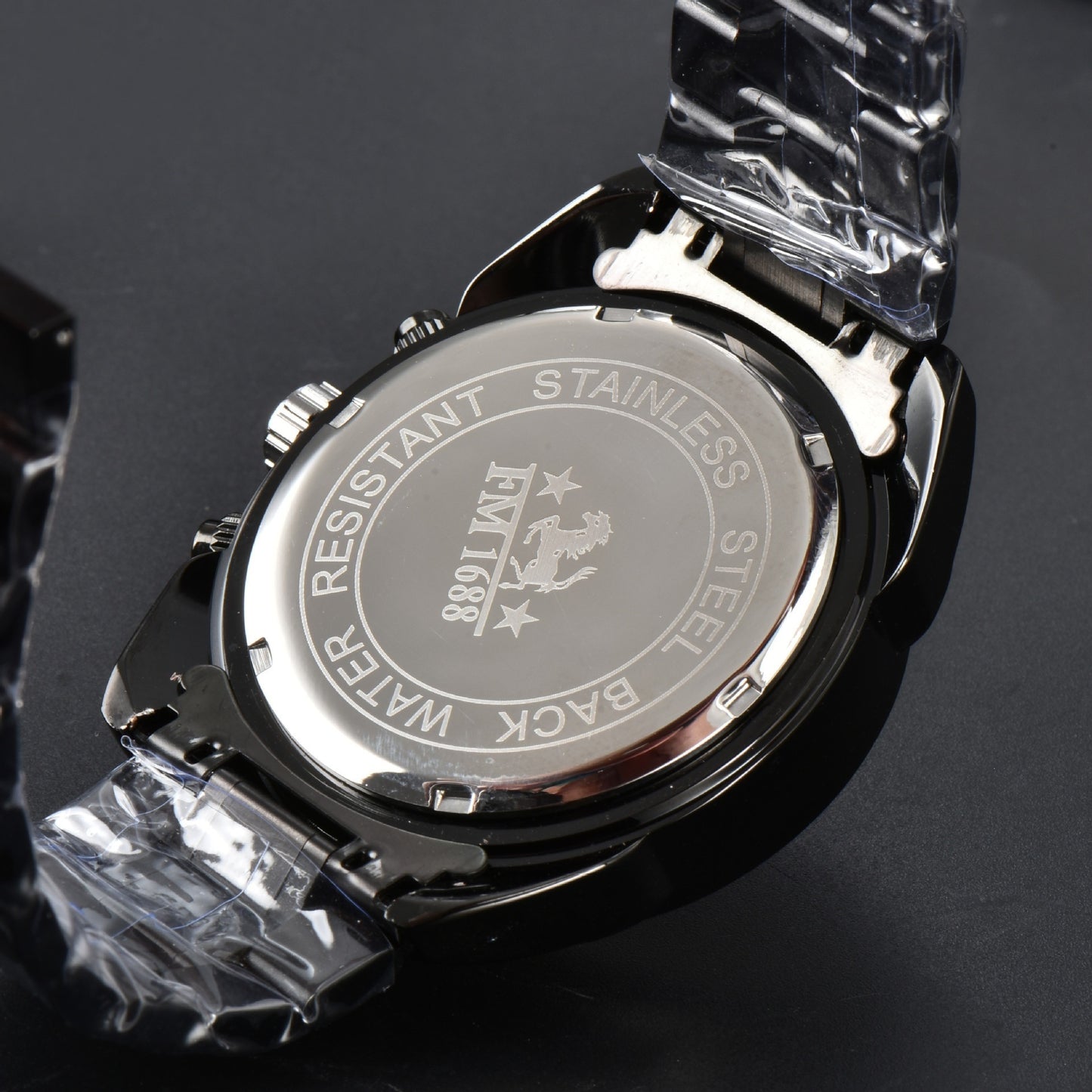 Men's Quartz Watch With Round Dial, Steel Belt Strap, Pin Buckle, And Ordinary Glass Mirror Material
