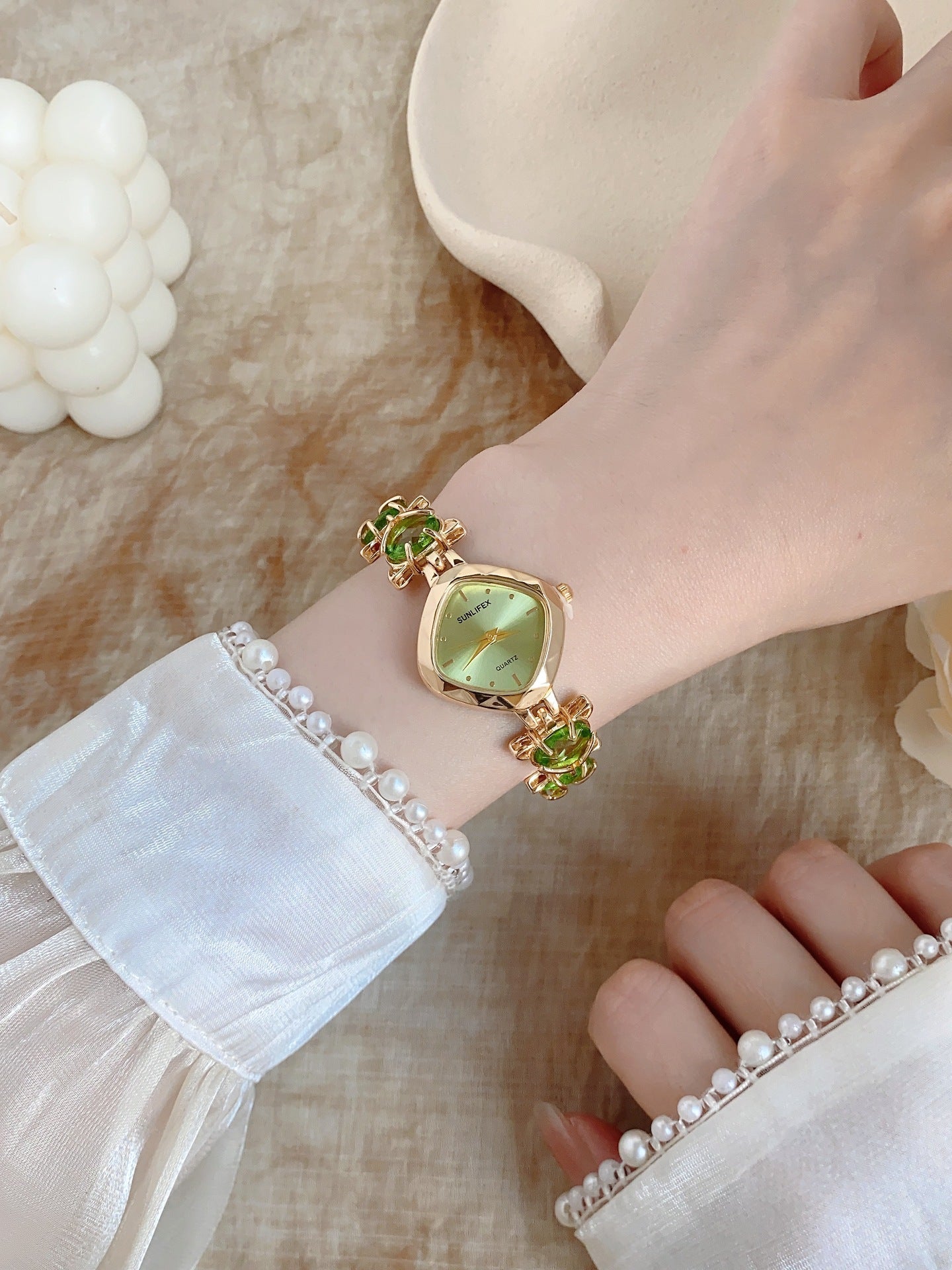 Women's Quartz Watch With Rhombus Dial Featuring Alloy Strap, Ordinary Glass Mirror, And Pointer Display