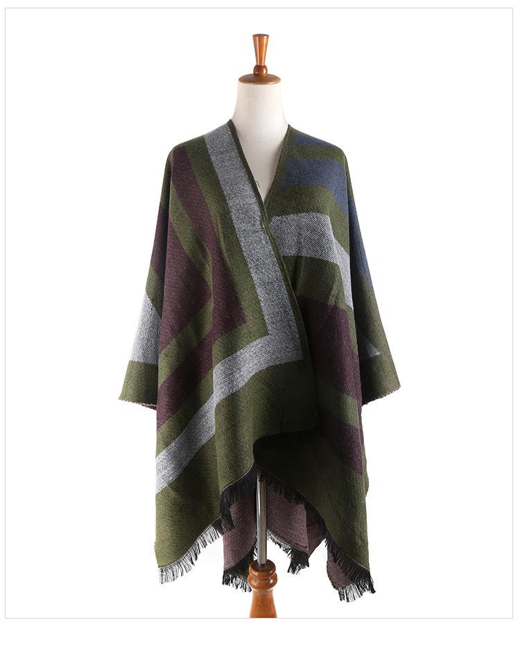 Split-style cloak green geometric scarf
