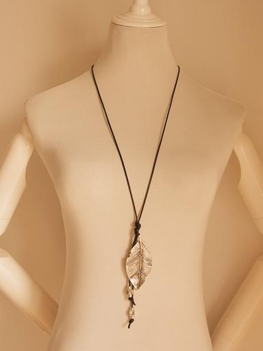 Leaf Pendant Tasseled Necklace