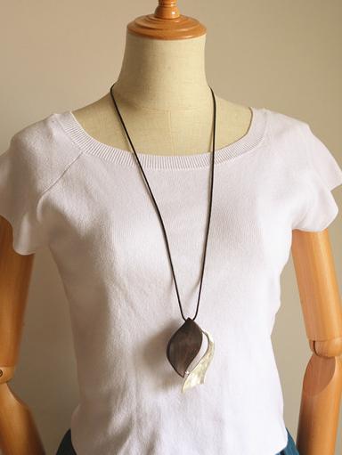 Simple Leaf Pattern Necklace