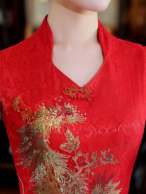 Red Embroidered V-neck Side Split Short Cheongsam
