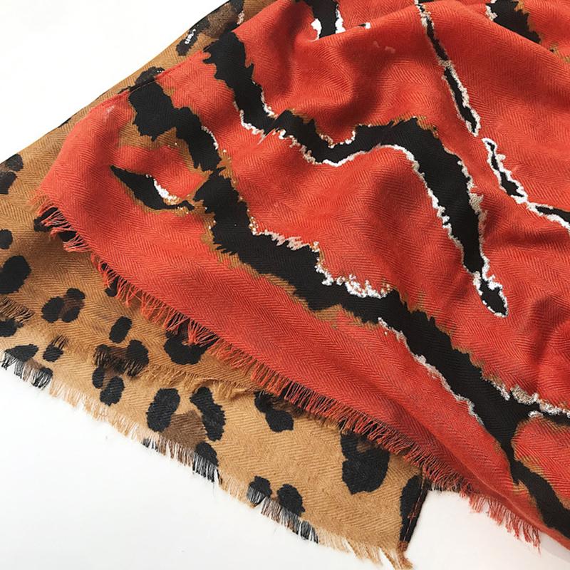 Beautiful Silver Pressed Design Casual Scarf