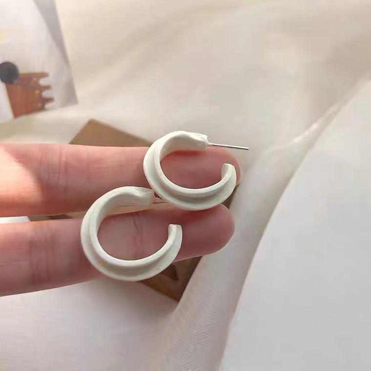 Geometric C-shaped small earrings Simple earrings