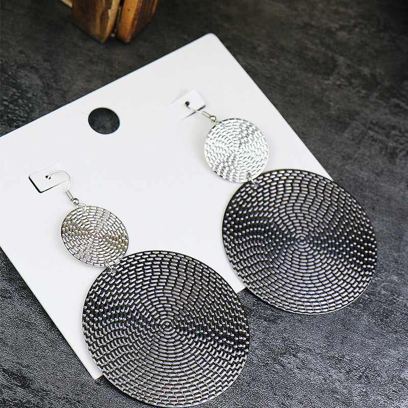 Large and small circle earrings