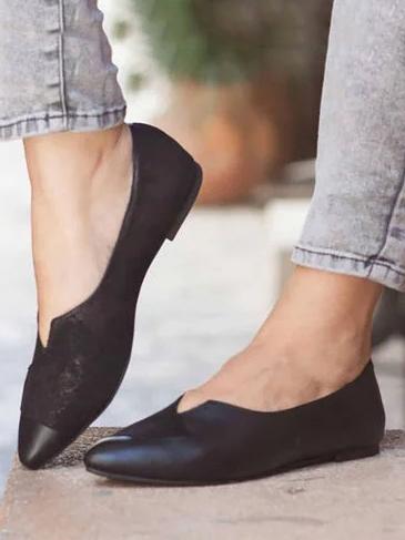 Contrast Color Pointed Flats