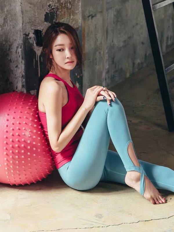 Solid Halter-neck Workout Tanks