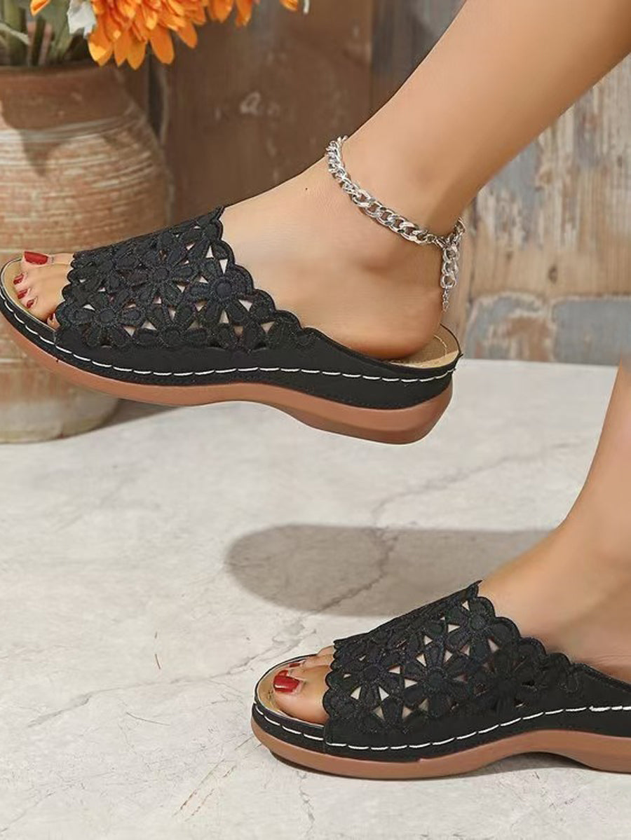 Round-Toe Hollow Slippers