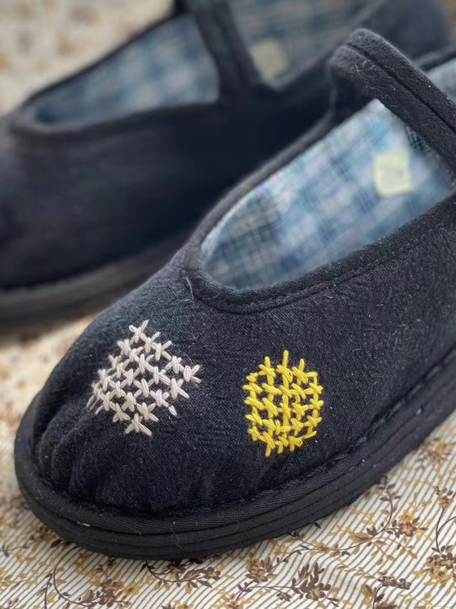 Women Vintage Casual Cloth Embroidery Flat Shoes