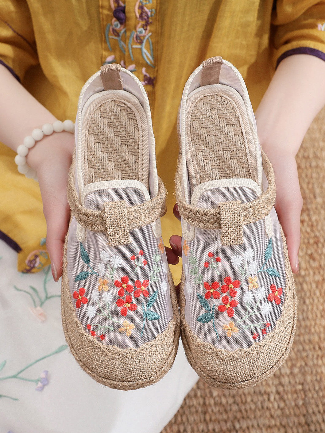 Women Ethnic Flower Embroidery Linen Shoes