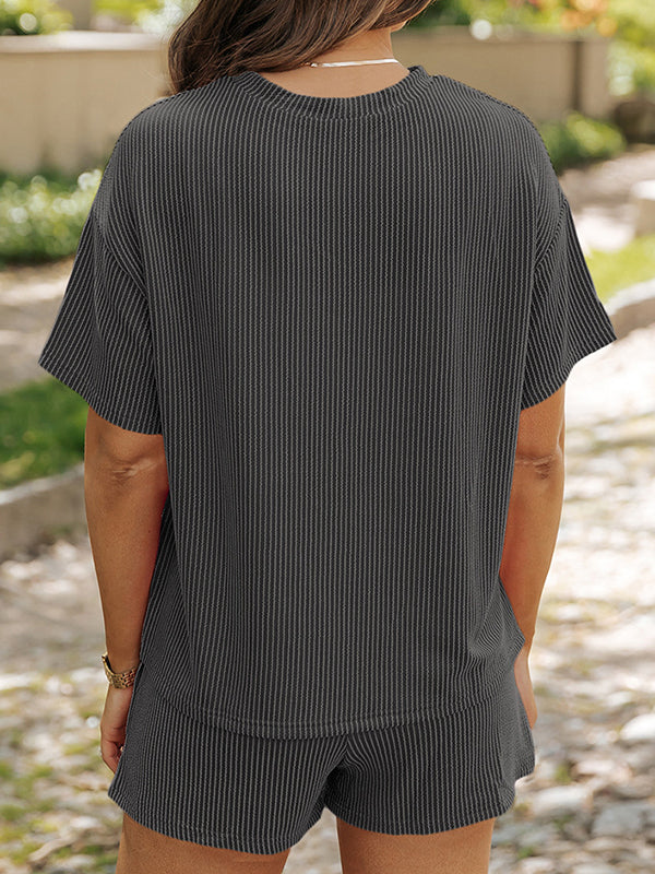Half Sleeves Loose Solid Color Round-Neck T-Shirt Top + Pockets Shorts Bottom Two Pieces Set