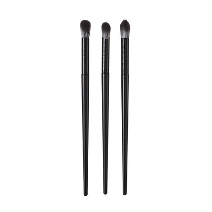 1 Piece Eyeshadow Brush With Plastic Handgrip Featuring Soft Artificial Fiber For Precise Makeup Application