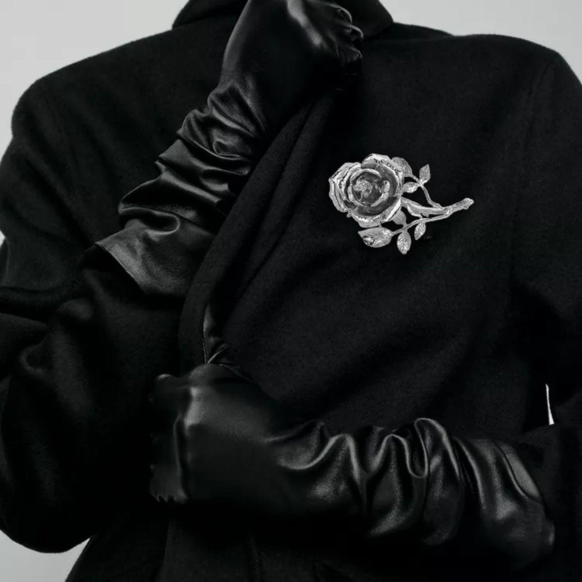 Rose Pattern Alloy Brooch Pin In Elegant Golden Finish For Stylish Accessory