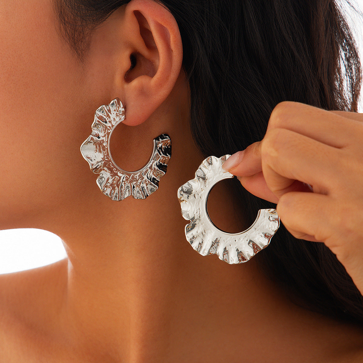 Exaggerated Heart Shape Earrings For Women In Golden Alloy, Stylish And Bold Design