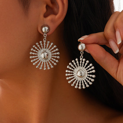 Exaggerated Heart Shape Earrings For Women In Golden Alloy, Stylish And Bold Design