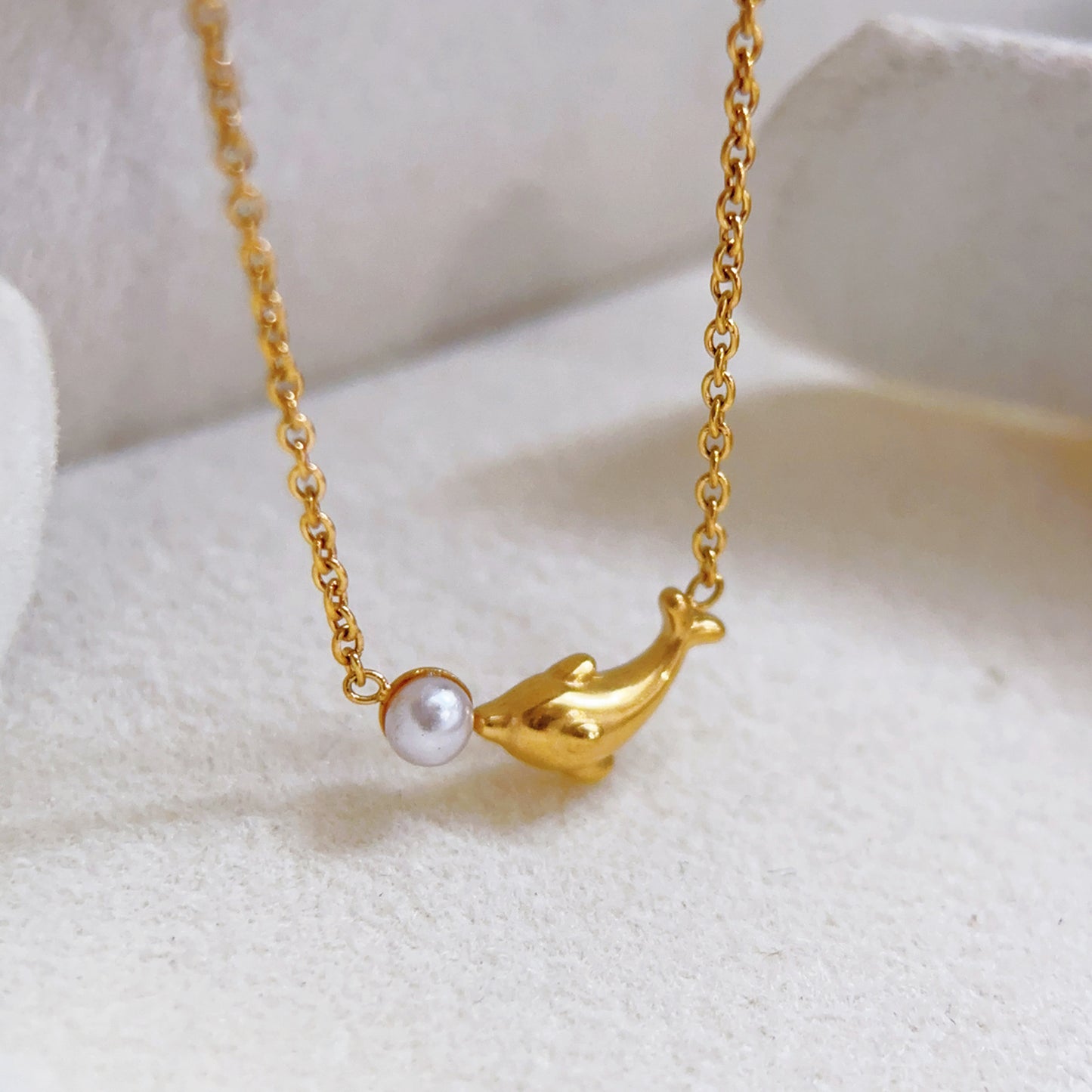 Dolphin Pendant Necklace For Women In Baroque Style With Imitation Pearl Inlay And Titanium Steel Cable Chain