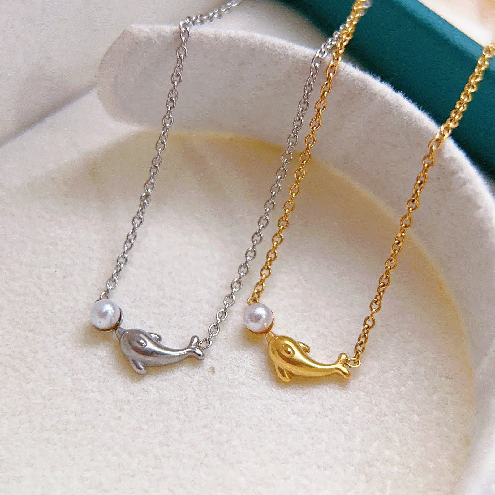 Dolphin Pendant Necklace For Women In Baroque Style With Imitation Pearl Inlay And Titanium Steel Cable Chain