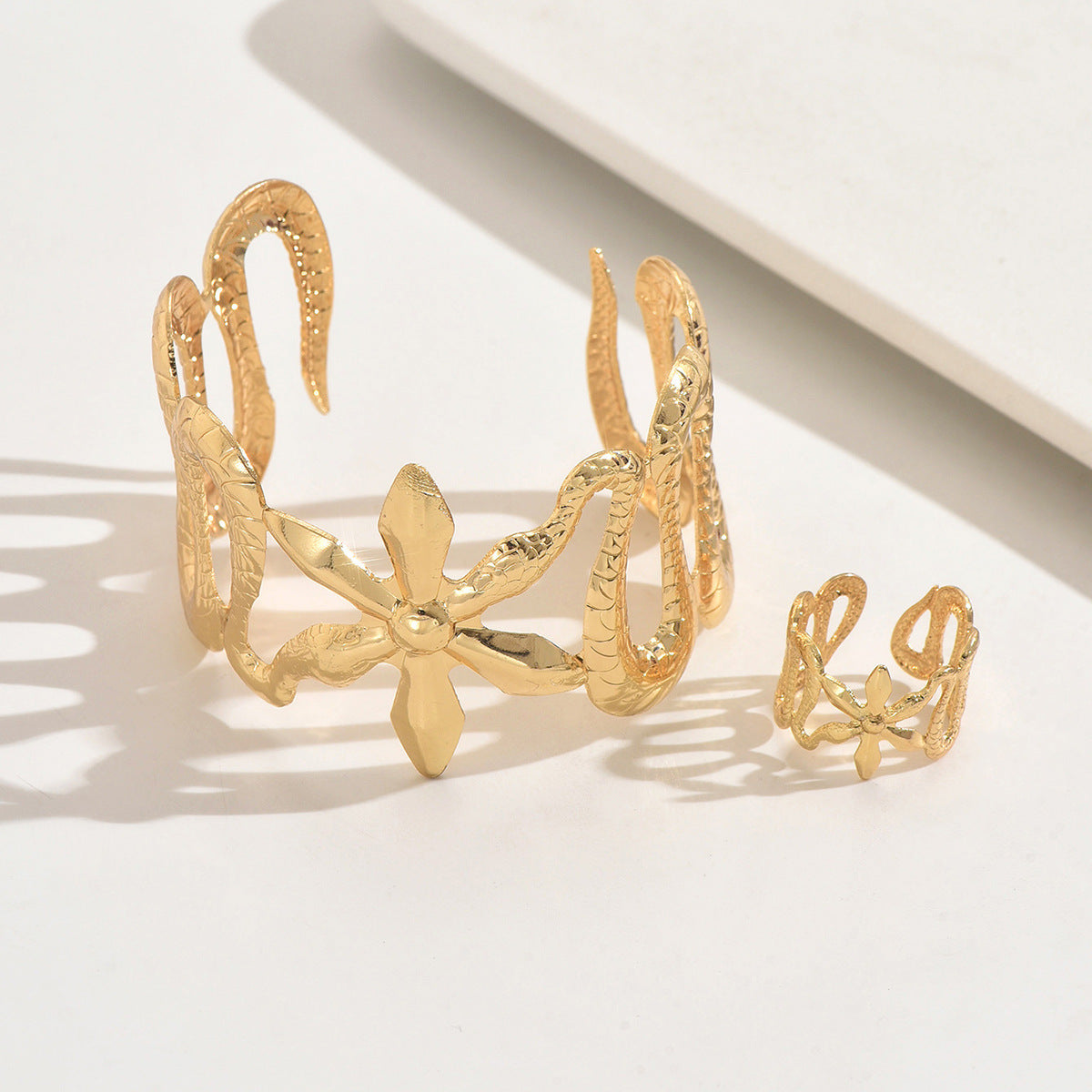Golden Jewelry Set Featuring Flower Pattern Made Of Alloy, 1 Set