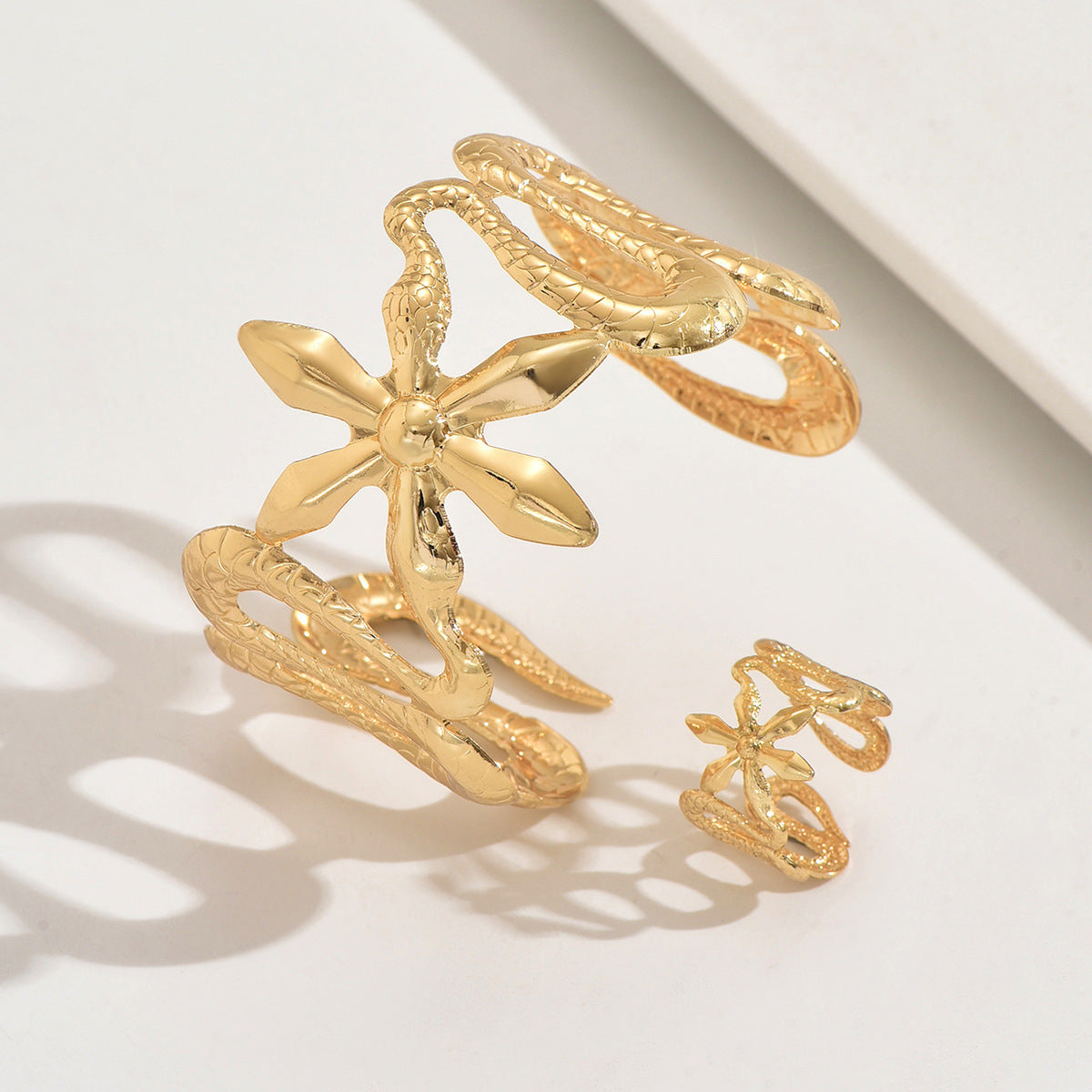 Golden Jewelry Set Featuring Flower Pattern Made Of Alloy, 1 Set