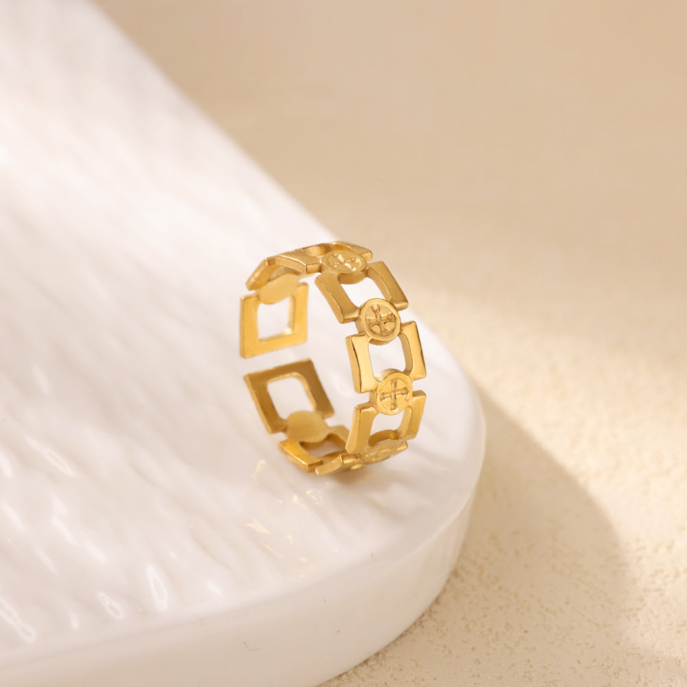 Heart Shape Basic Ring For Women In 304 Stainless Steel With 18K Real Gold Plated Finish, Perfect For Valentine's Day