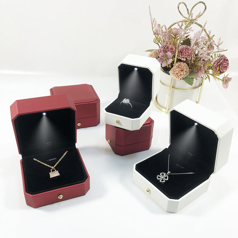 1 Piece White PU Leather Ring Box For Jewelry Packaging Featuring Love Charms Design