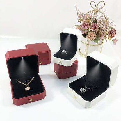 1 Piece White PU Leather Ring Box For Jewelry Packaging Featuring Love Charms Design