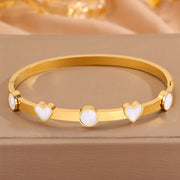 White Heart-shaped Round Shell Bracelet