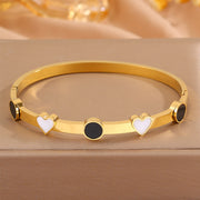 Black and White Heart Round Shell Bracelet