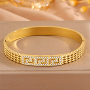 Gold Hollow Great Wall Pattern Inlaid Diamond Bracelet
