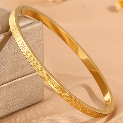 Solid Color Women's Bangle In 304 Stainless Steel With 18K Gold Plated Finish And Stone-Free Inlay