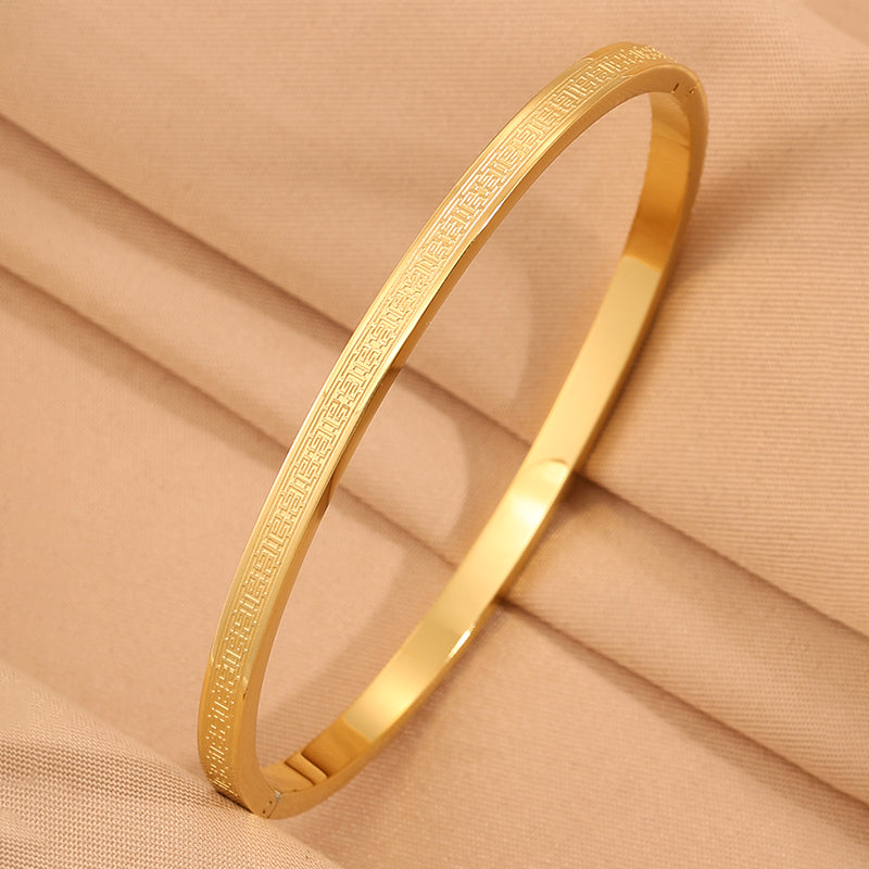 Solid Color Women's Bangle In 304 Stainless Steel With 18K Gold Plated Finish And Stone-Free Inlay