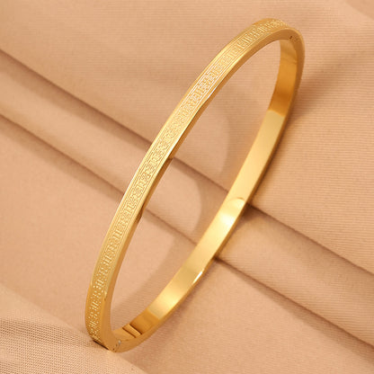 Solid Color Women's Bangle In 304 Stainless Steel With 18K Gold Plated Finish And Stone-Free Inlay