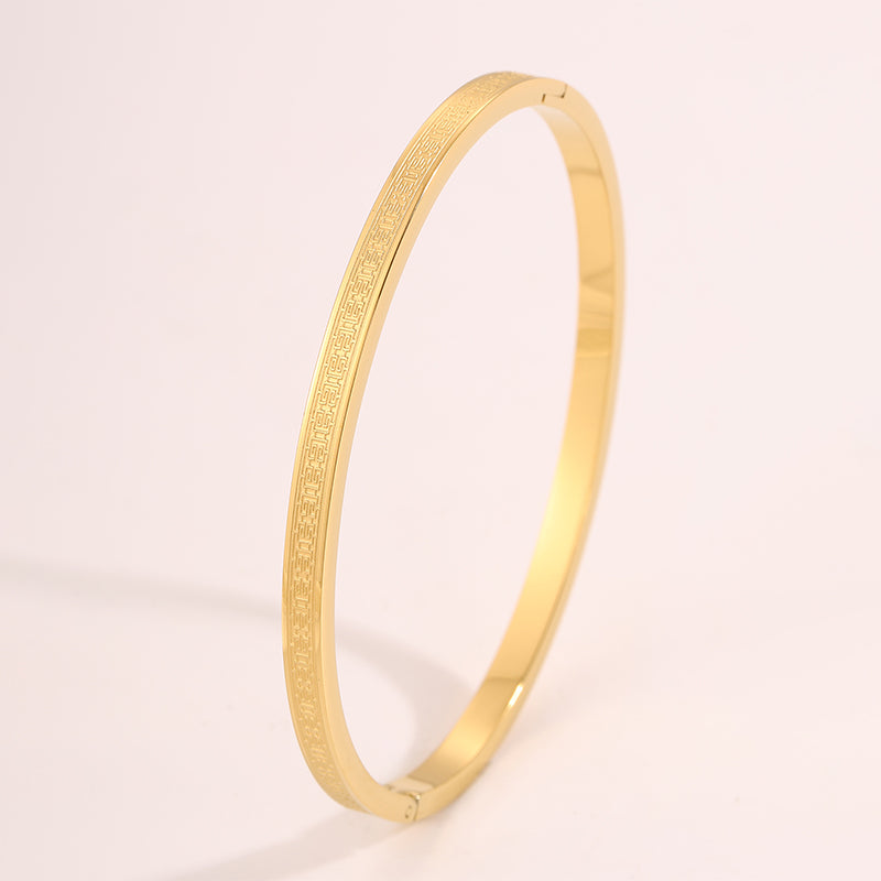 Solid Color Women's Bangle In 304 Stainless Steel With 18K Gold Plated Finish And Stone-Free Inlay