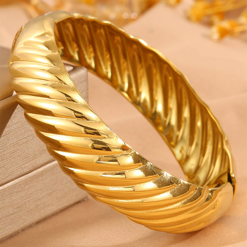 Solid Color Waterproof Non Tarnish 304 Stainless Steel Bangle For Unisex Featuring 18K Real Gold Plated Finish