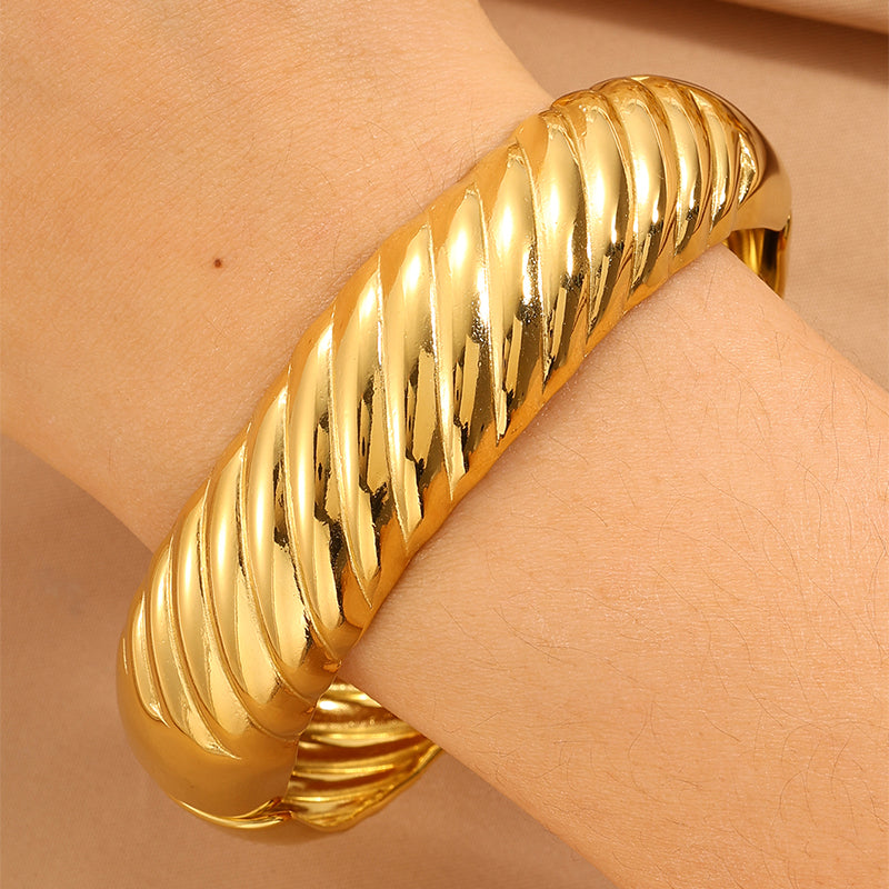 Solid Color Waterproof Non Tarnish 304 Stainless Steel Bangle For Unisex Featuring 18K Real Gold Plated Finish