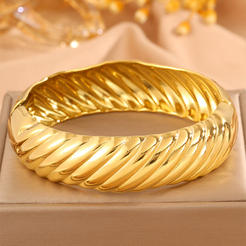 Solid Color Waterproof Non Tarnish 304 Stainless Steel Bangle For Unisex Featuring 18K Real Gold Plated Finish