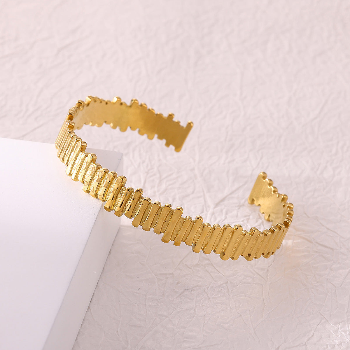 Vintage Style Leaf For Women Weekend Earrings In Iron With 18K Real Gold Plated Waterproof Non Tarnish Craft