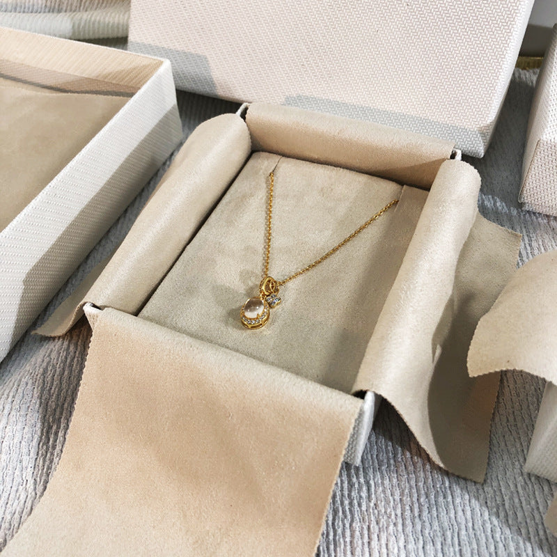 1 Piece Flannel Jewelry Box Featuring Love Charms Design