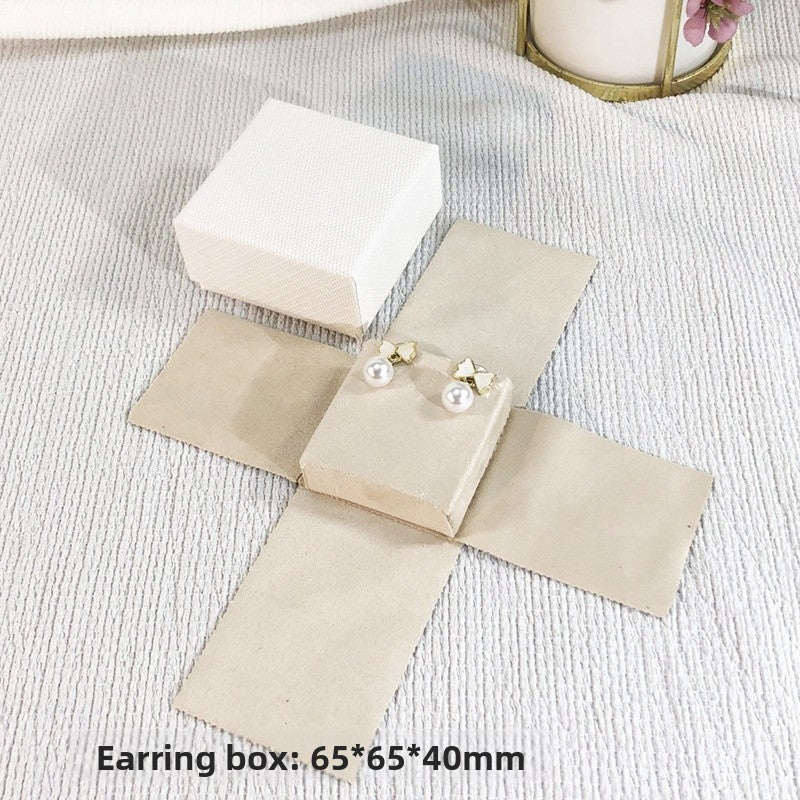 1 Piece Flannel Jewelry Box Featuring Love Charms Design