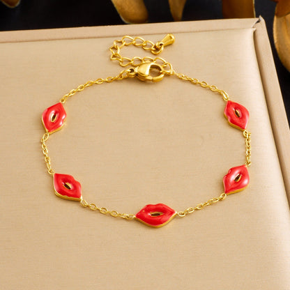 Golden Jewelry Set Featuring Lips Pattern, Stylish And Elegant Design For Special Occasions